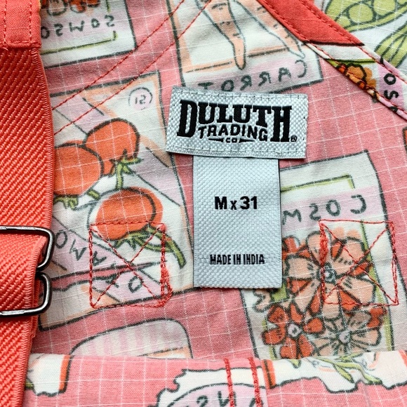 NWT Duluth Medium x31L Heirloom Gardening Bib Overalls Coral Seed Packets Farm - Picture 3 of 8